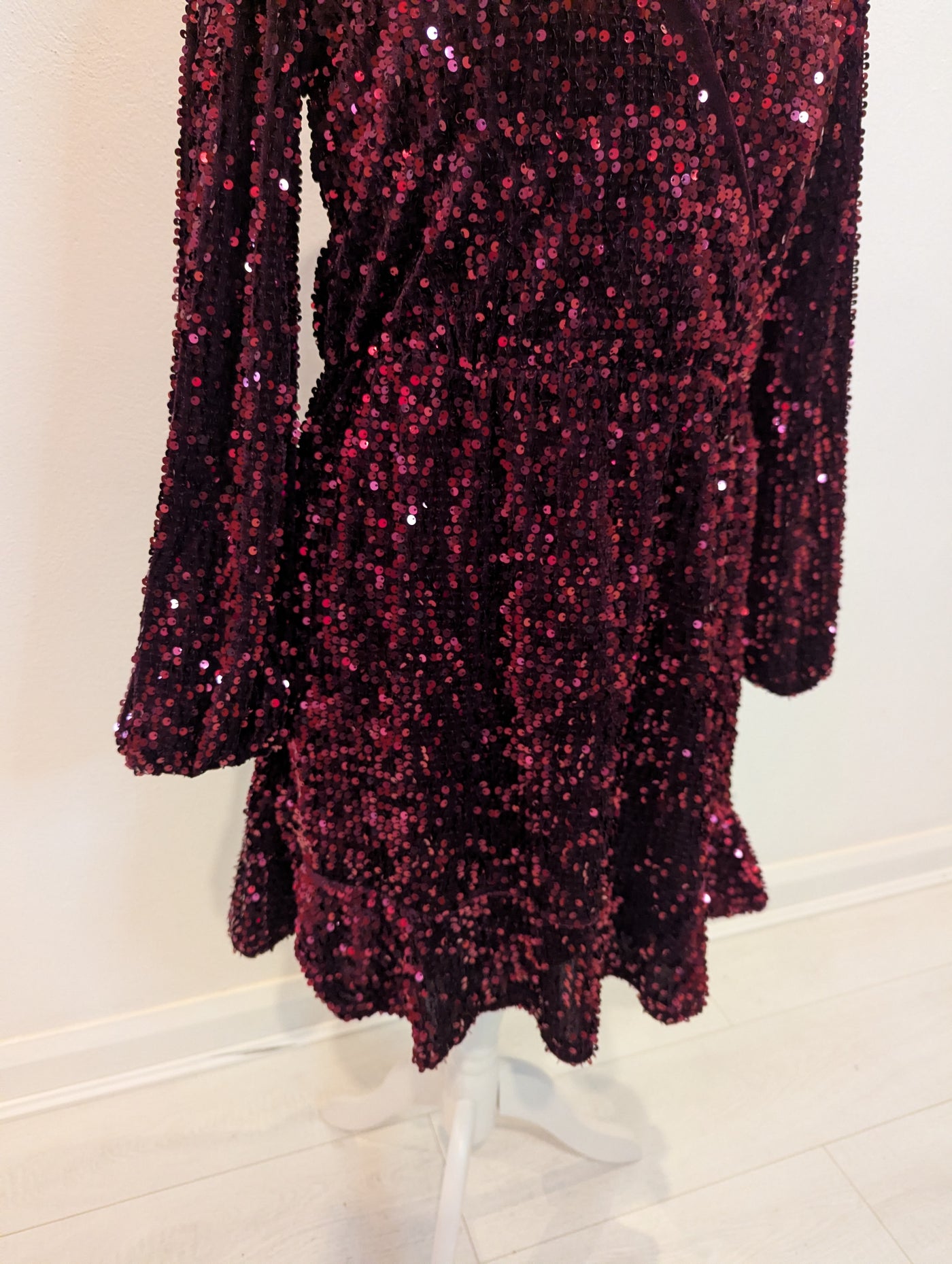 Love & Roses Burgundy Sequin Dress 12 NWT