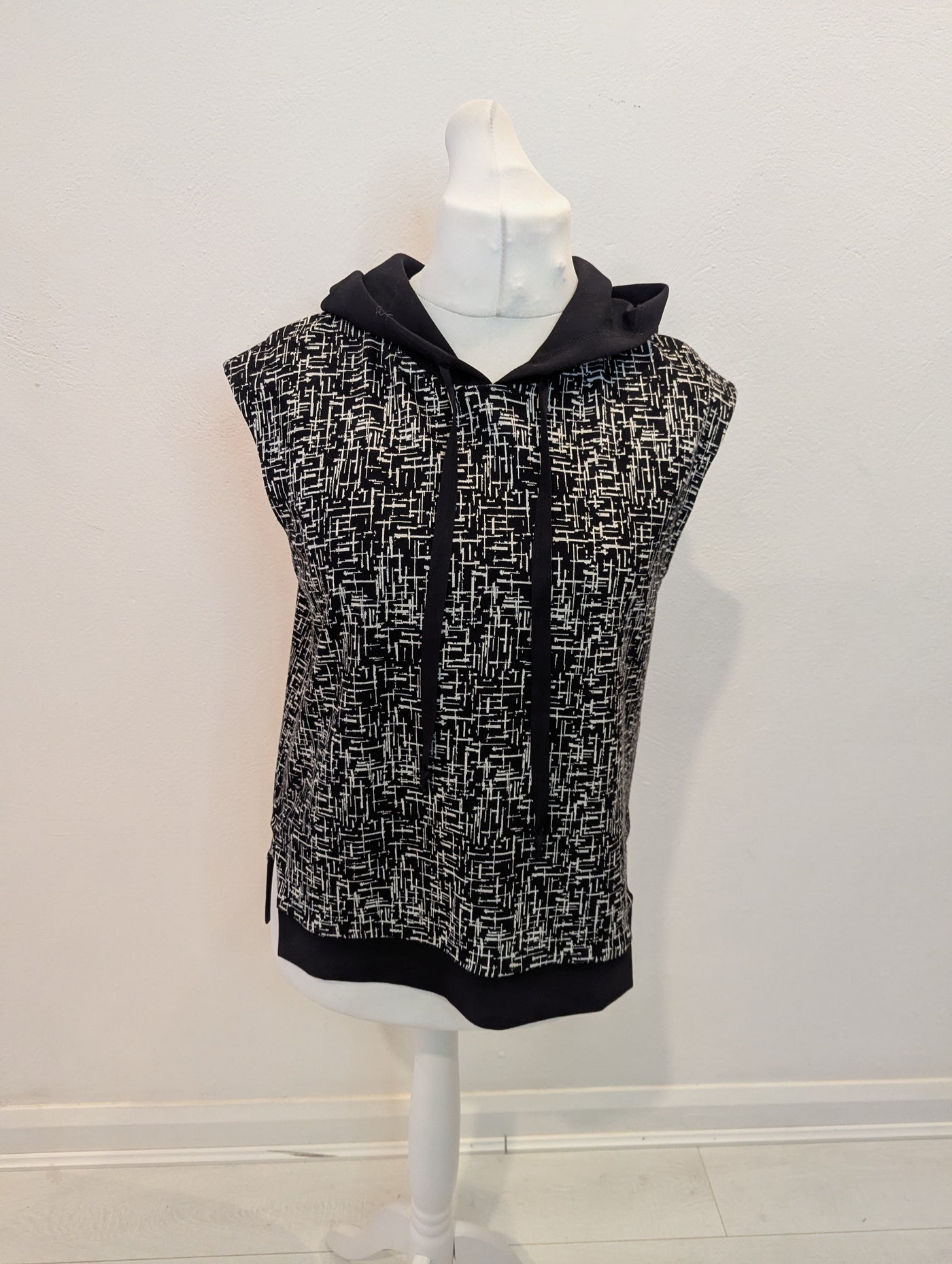 Naya Sleeveless Jumper S/M