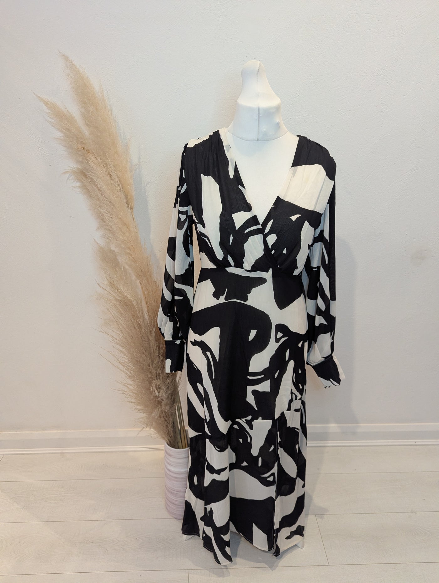 Pretty Lavish Black & White Maxi 12 NWT £88