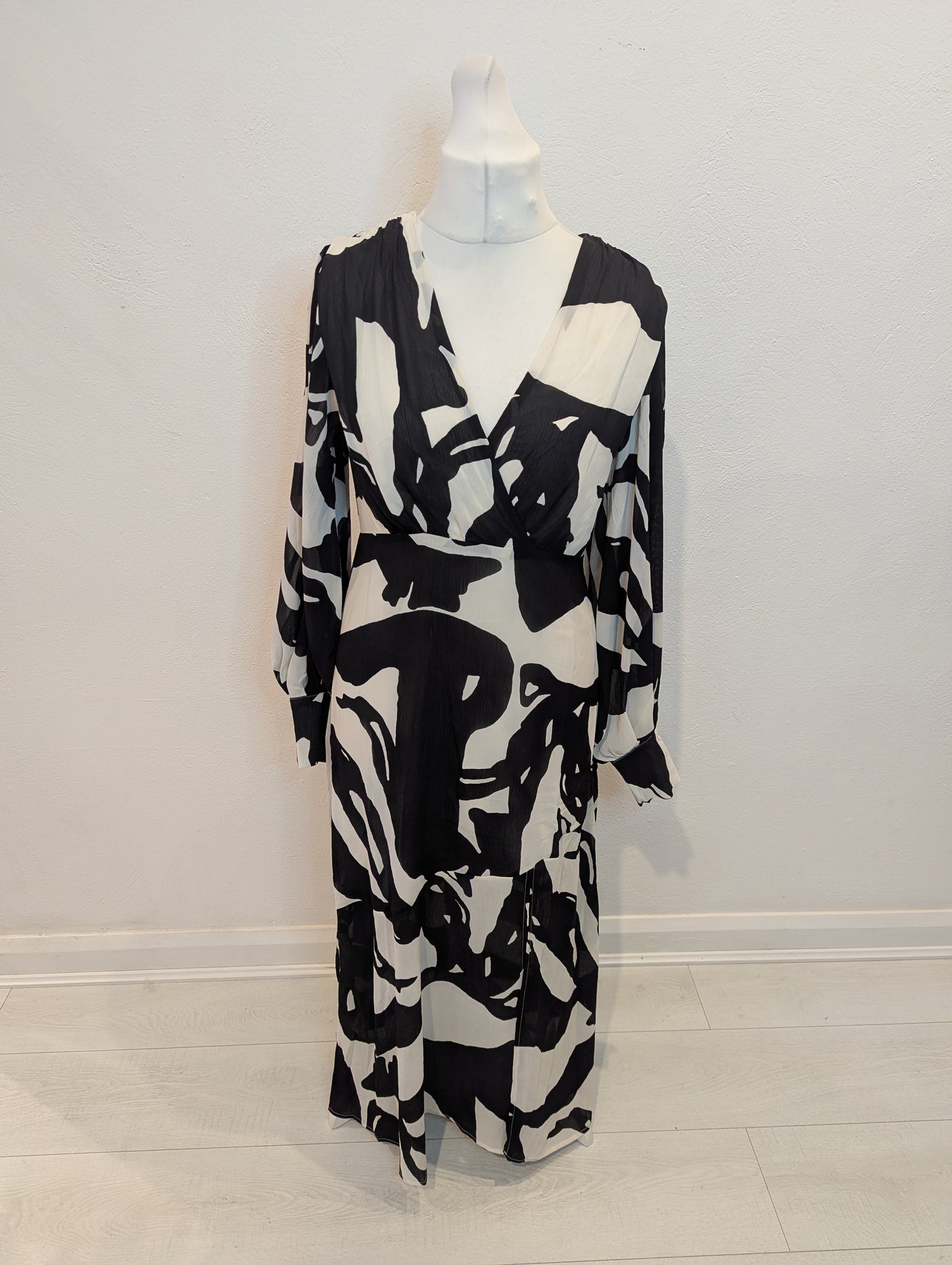 Pretty Lavish Black & White Maxi 12 NWT £88