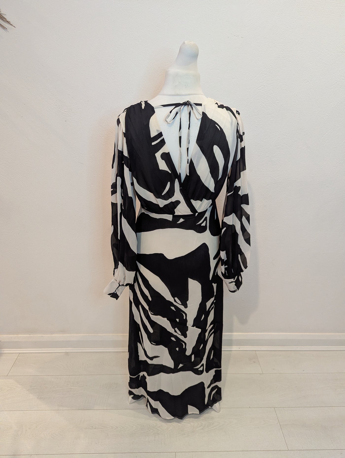 Pretty Lavish Black & White Maxi 12 NWT £88