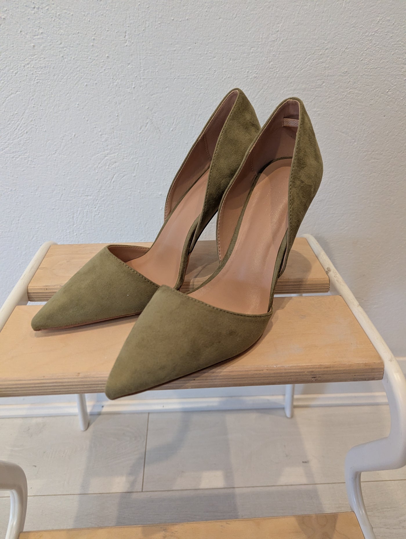 Bellucci Green Suede Heels 8