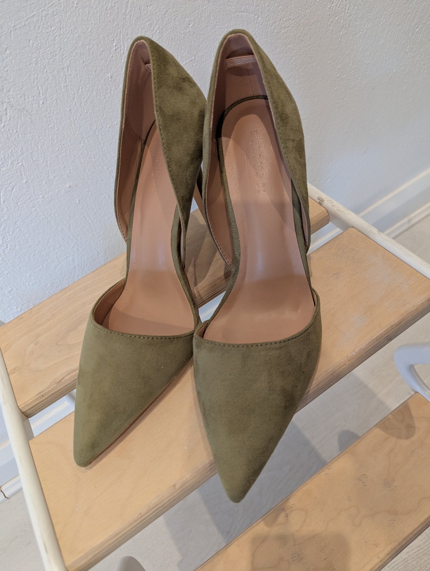 Bellucci Green Suede Heels 8