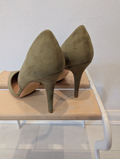 Bellucci Green Suede Heels 8