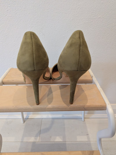 Bellucci Green Suede Heels 8