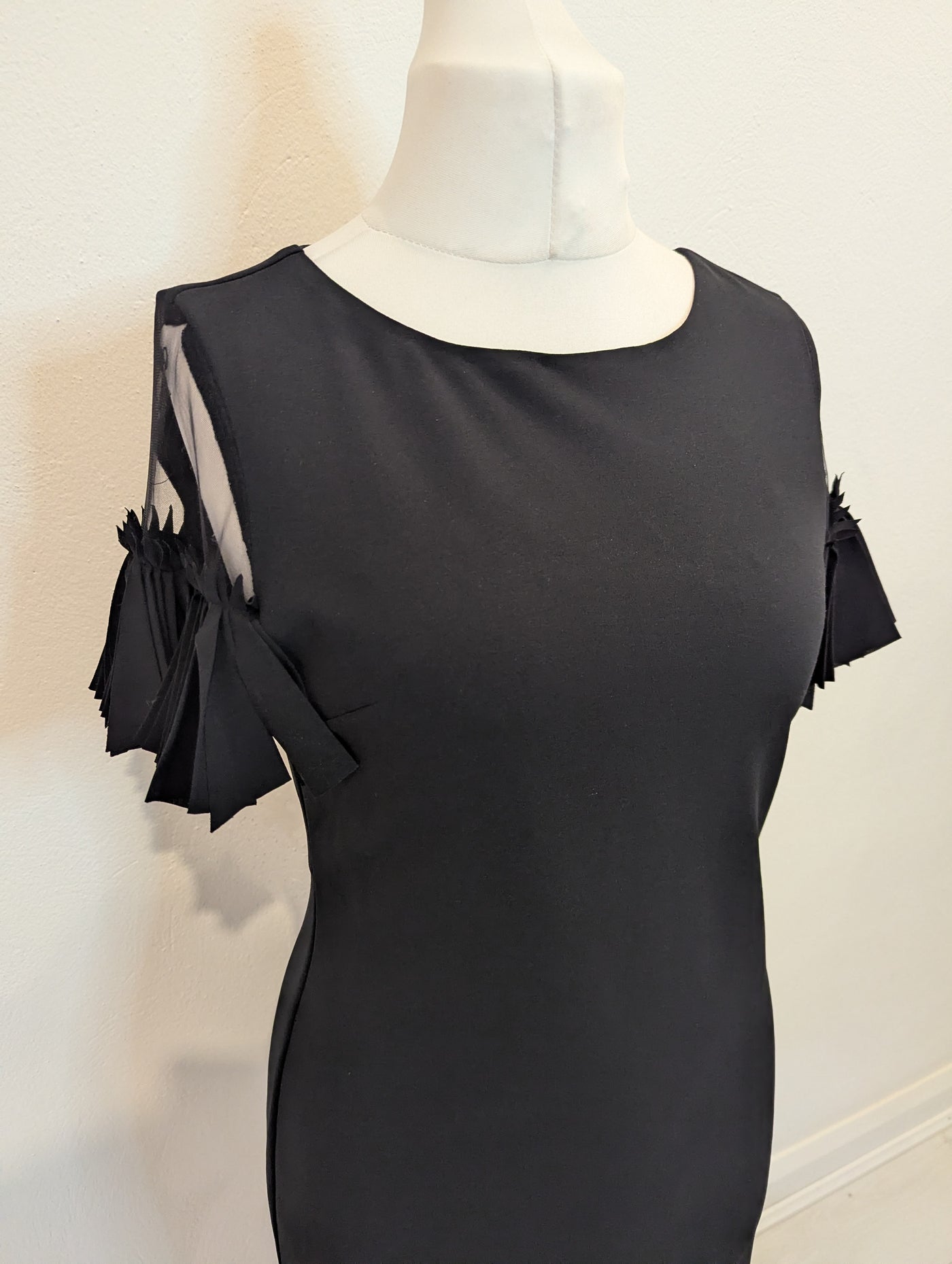 F&P Black pleated sleeve dress L