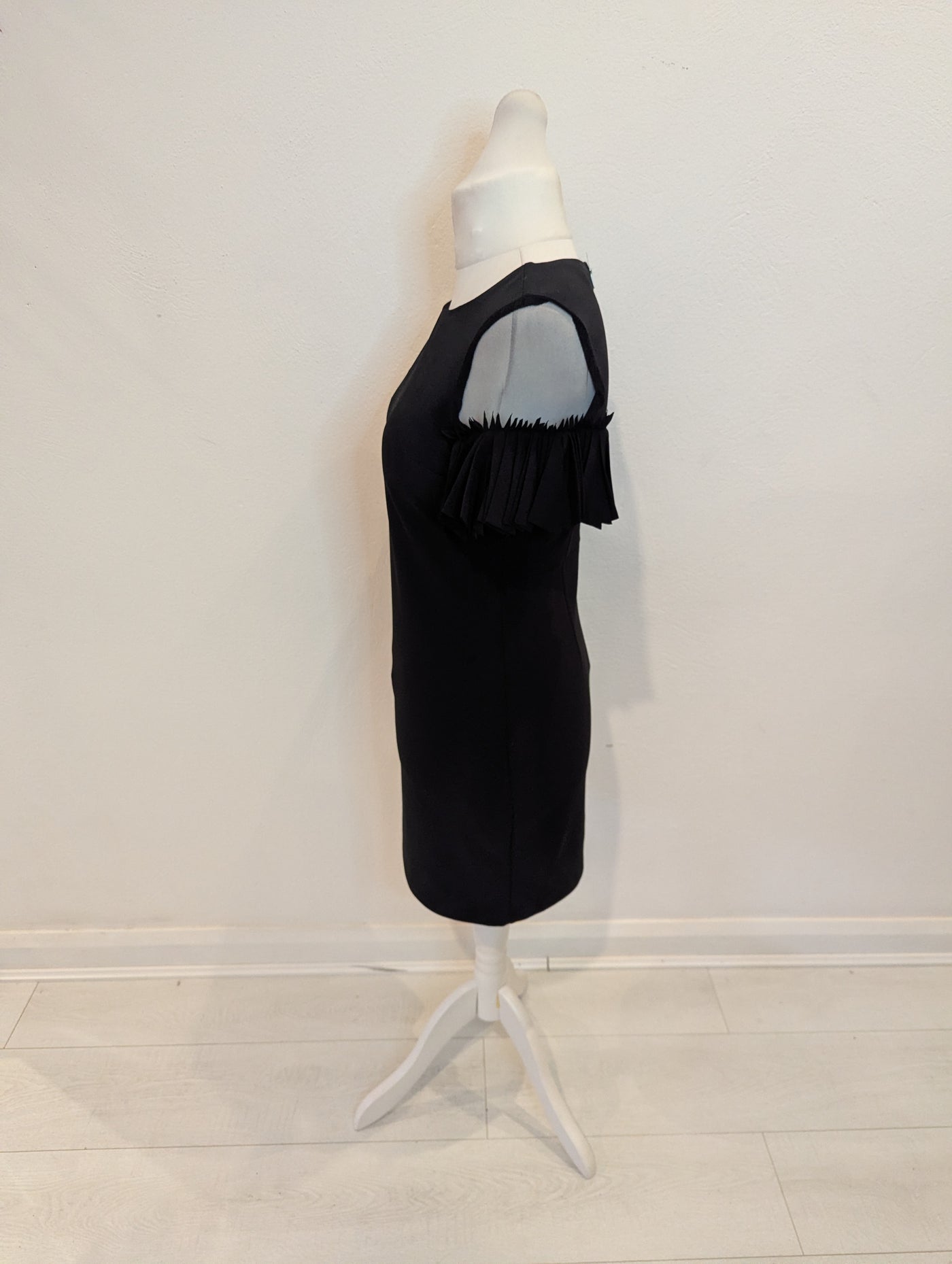 F&P Black pleated sleeve dress L