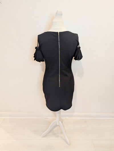 F&P Black pleated sleeve dress L