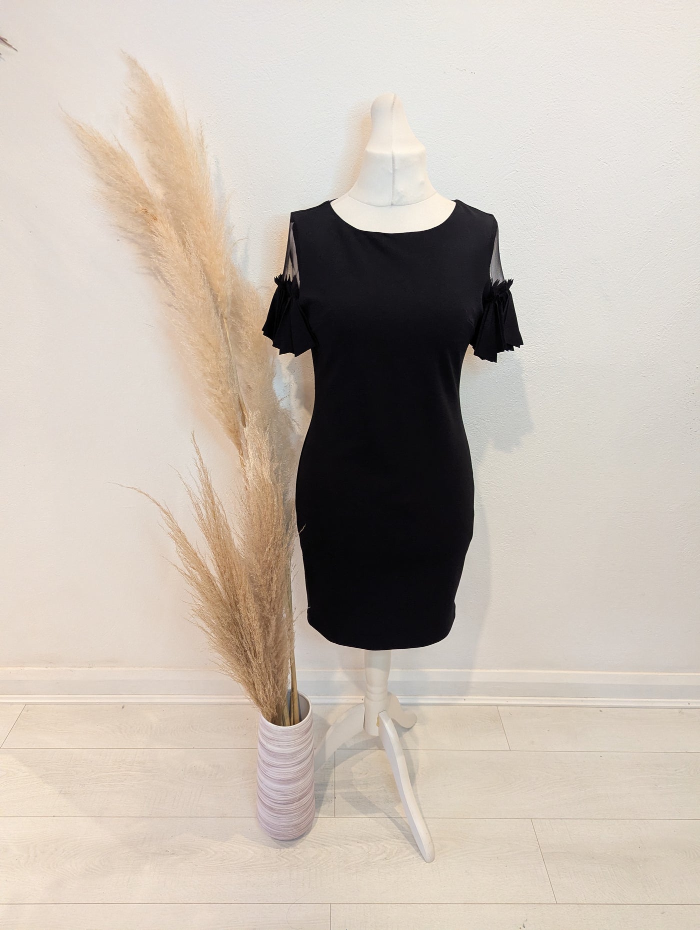 F&P Black pleated sleeve dress L