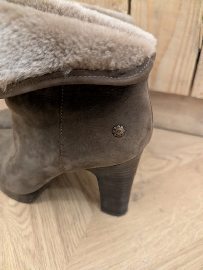 Ugg taupe fur lined heeled boots 6.5