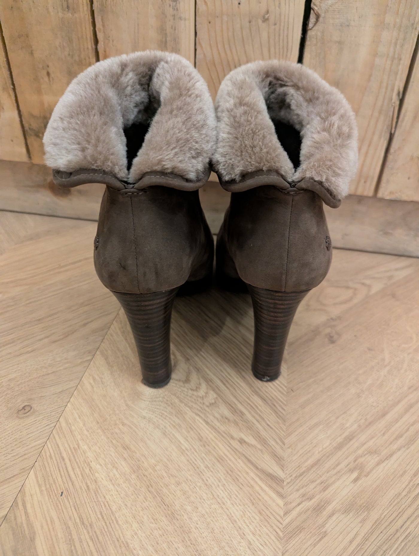 Ugg taupe fur lined heeled boots 6.5