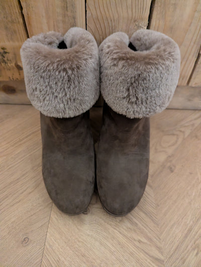 Ugg taupe fur lined heeled boots 6.5