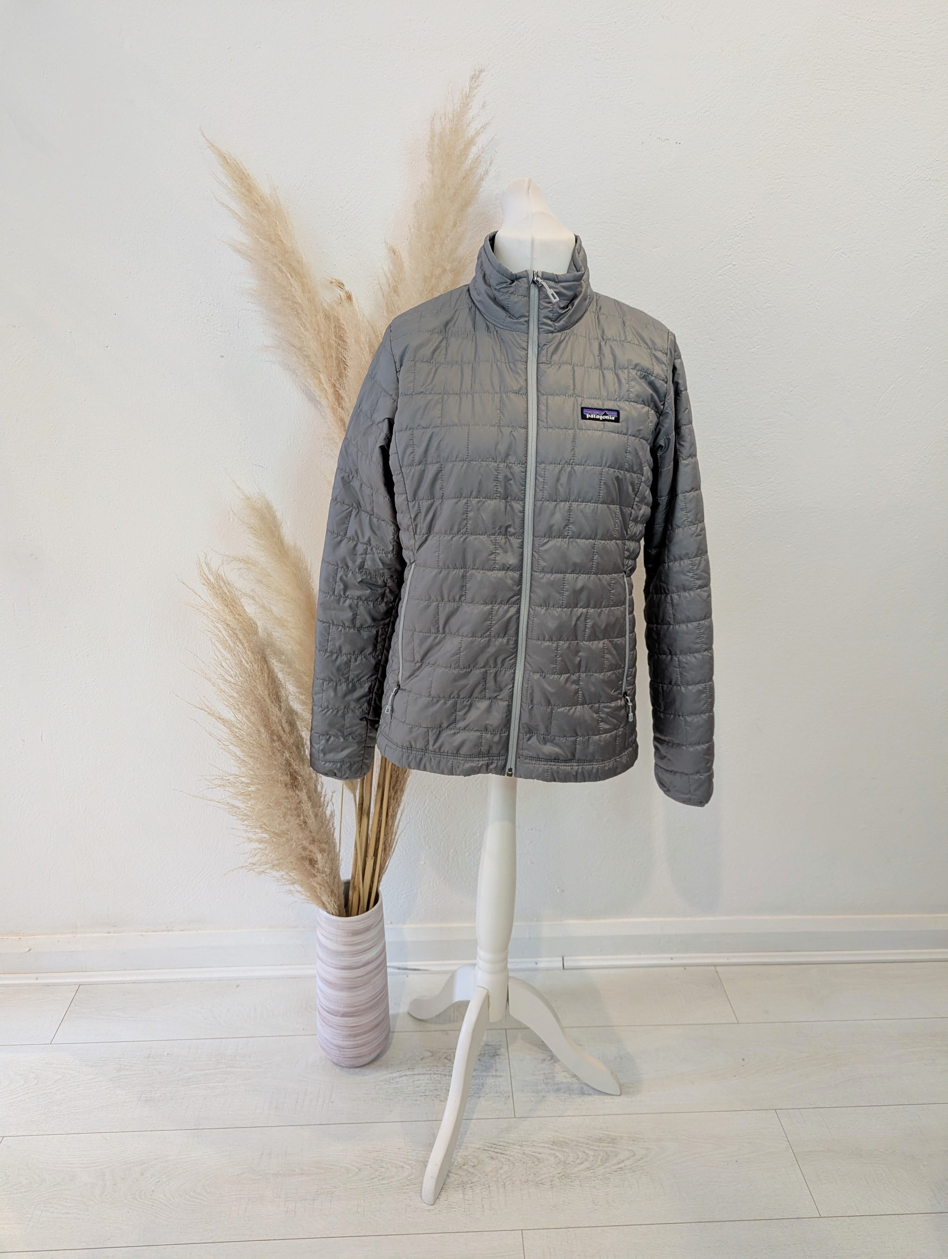 Patagonia Grey Padded Jacket L – The Wardrobe