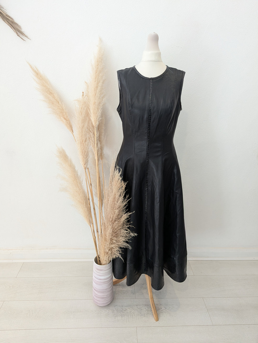 Karen Millen black faux leather skater dress 6 RRP £159 – The Wardrobe