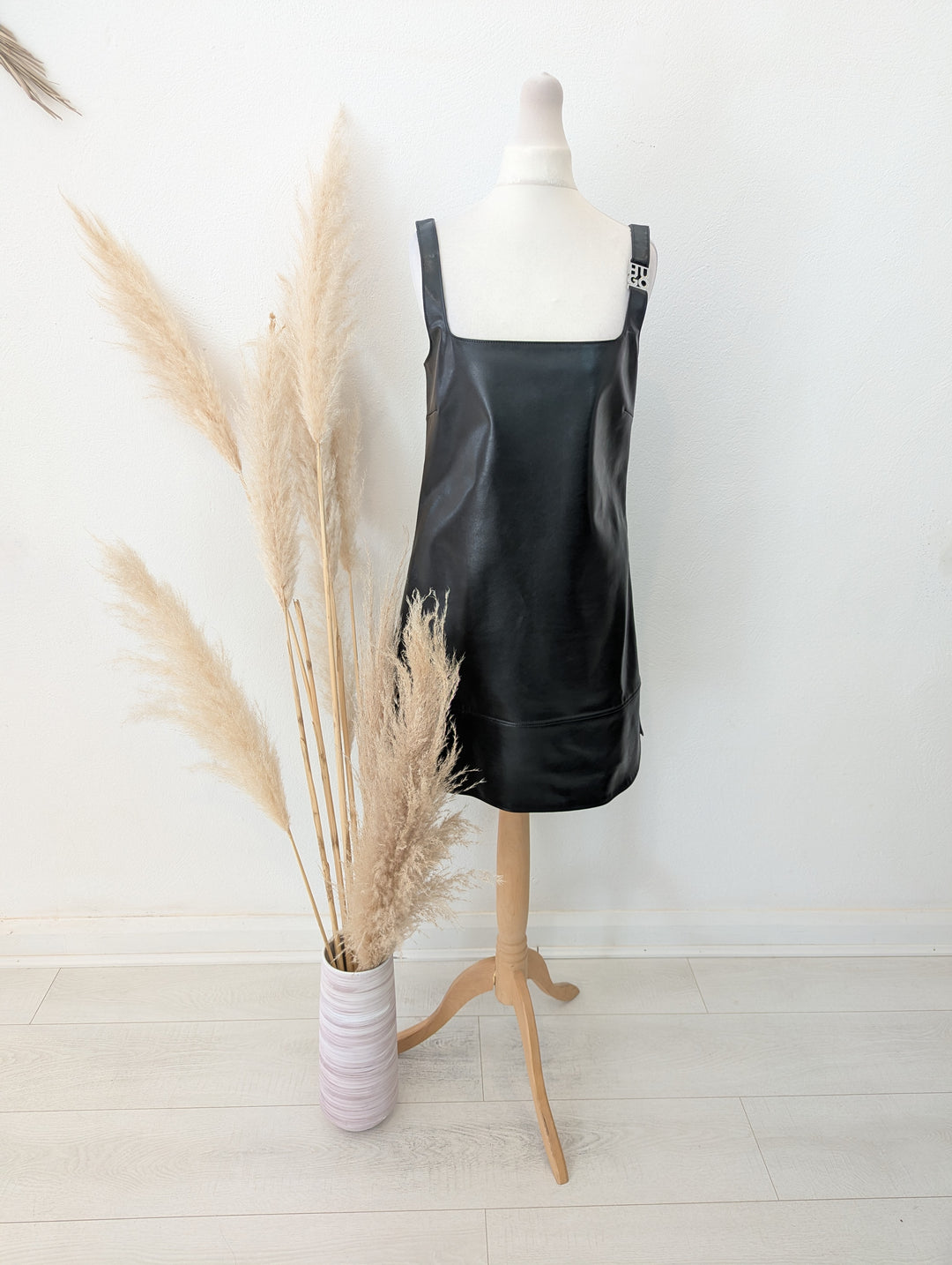 Hugo Boss black faux leather pinafore 8 NWT – The Wardrobe
