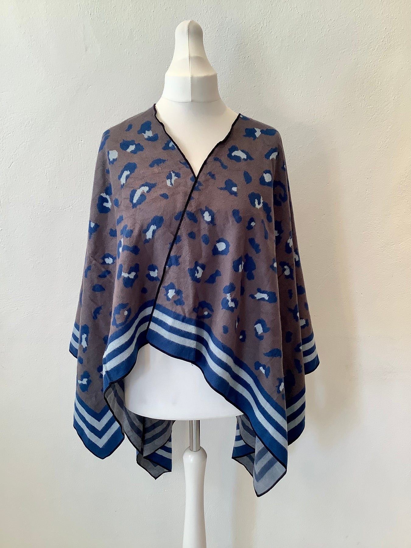 Frank Usher Grey/Blue Animal print Cape – The Wardrobe