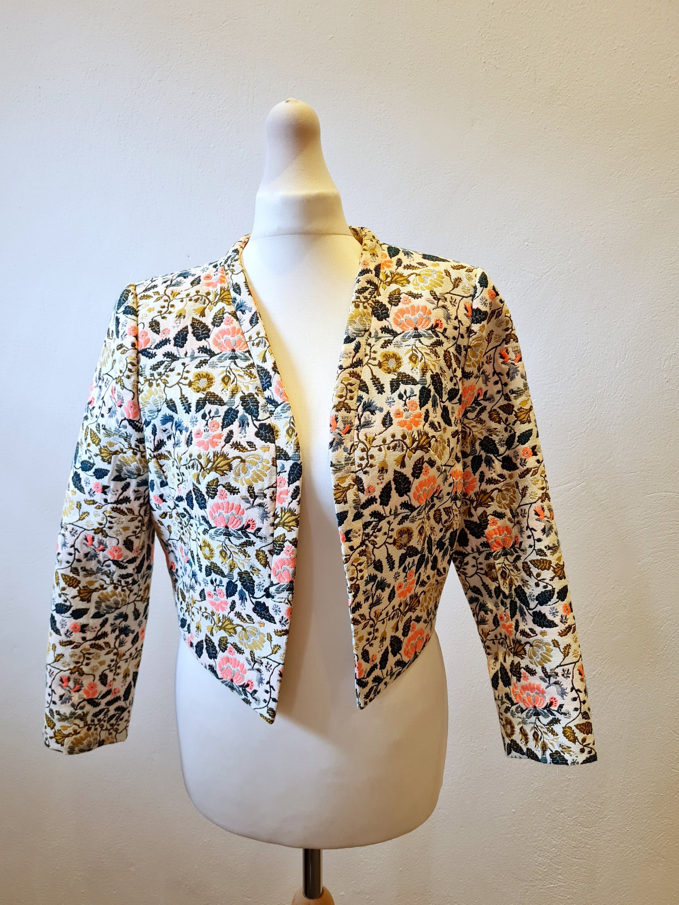 This is the day floral cropped jacket S