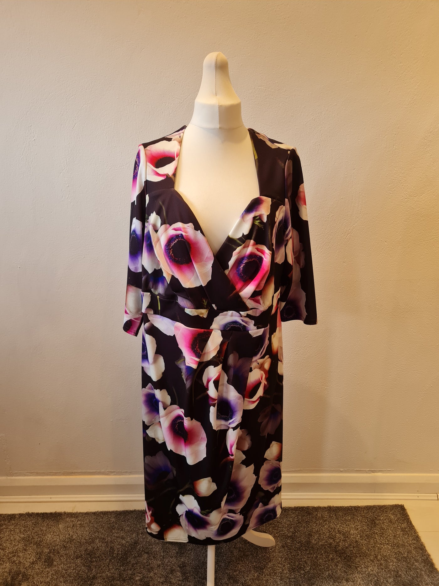 Scarlett &Jo Black & Cerise Floral Dress size 24 New