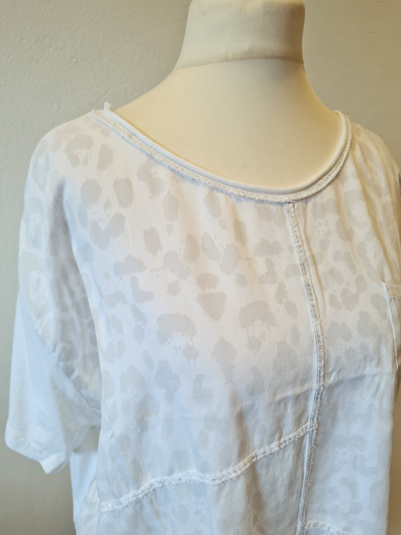 Made In Italy white/leopard print top L