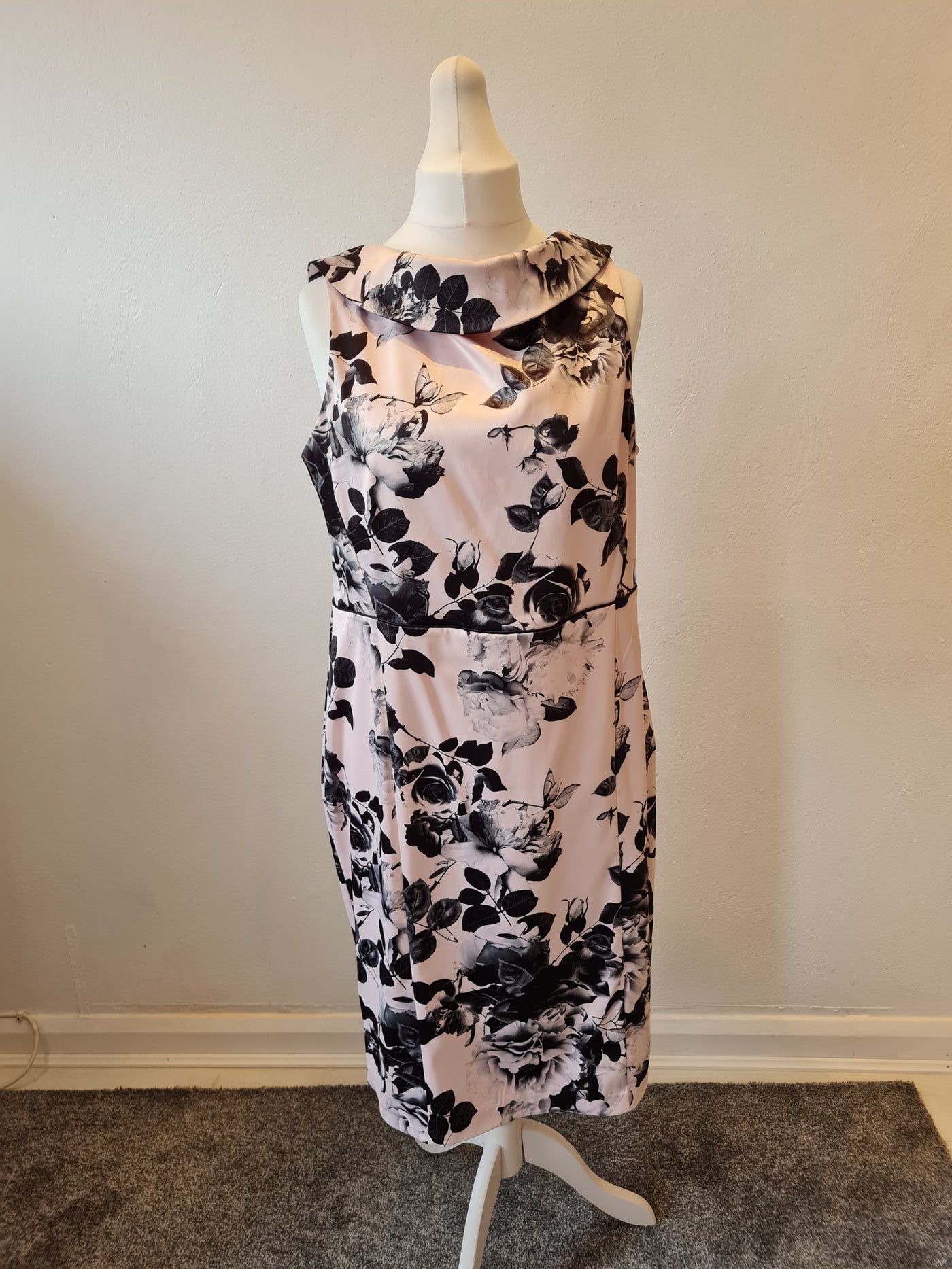 Debut pink/black floral Dress 18