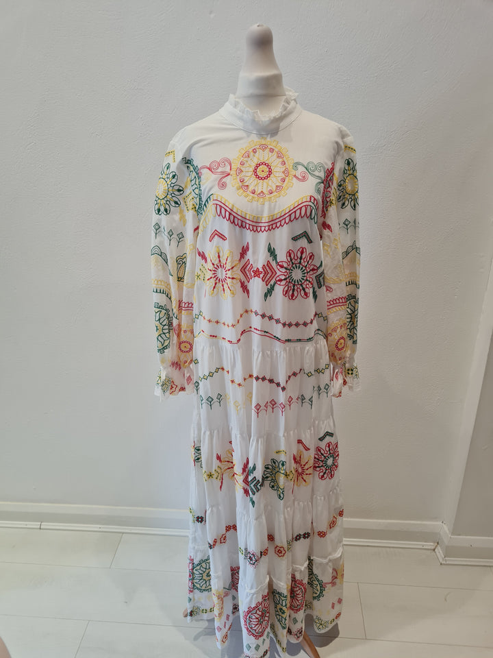 Zara White Multi Embroidery Maxi Size XS New (RRP 79.99) The Wardrobe Zara White Multi Embroidery Maxi Size XS New (RRP 79.99) The Wardrobe