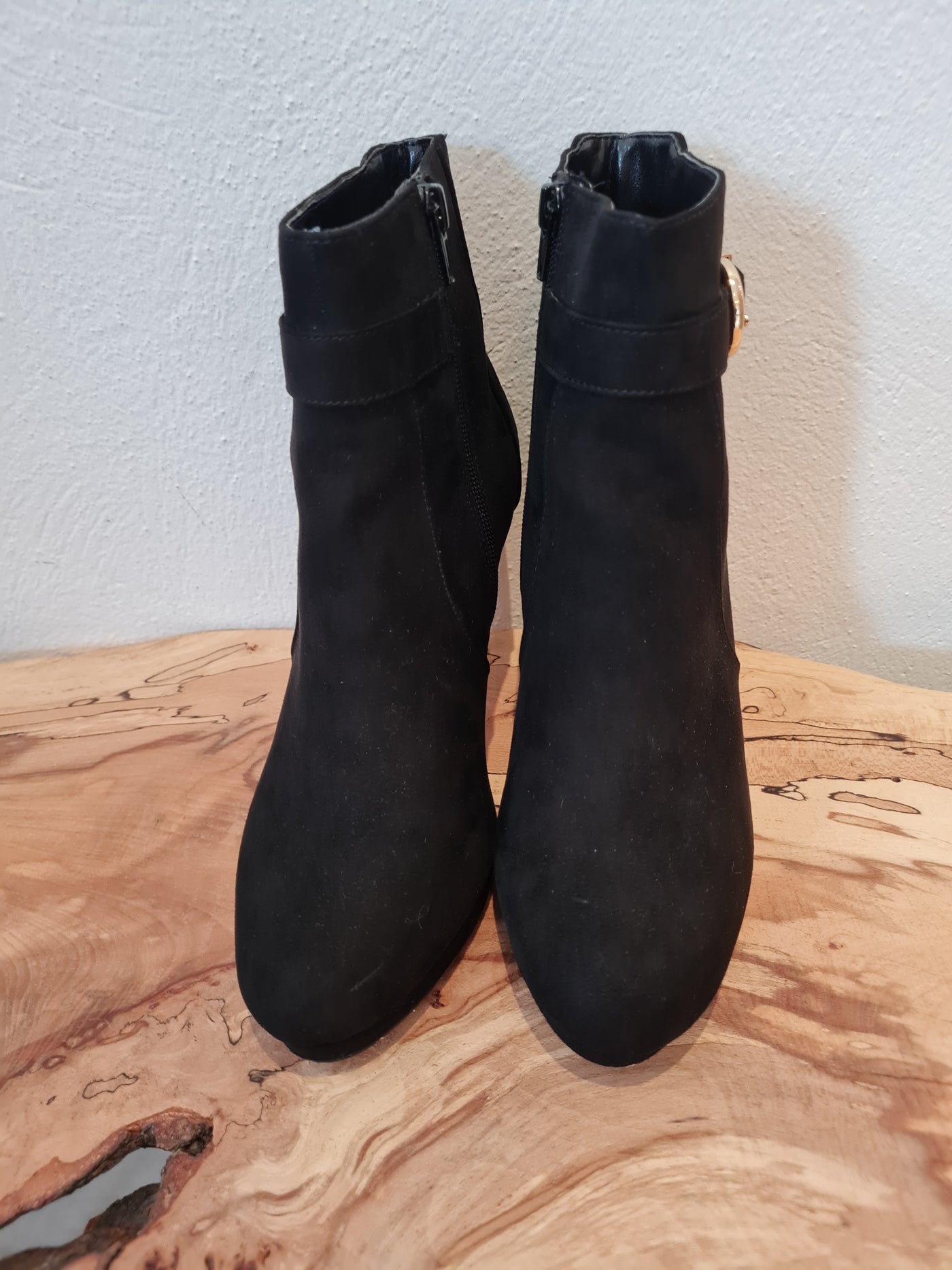 Linea Black Ankle boots 6