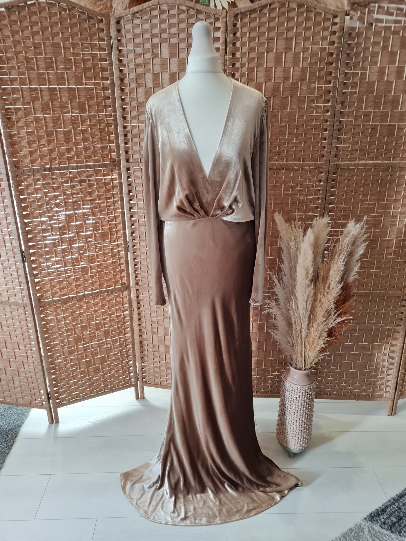 Reiss Klara gold velvet maxi 10 New RRP 325 The Wardrobe Reiss Klara gold velvet maxi 10 New RRP 325 The Wardrobe