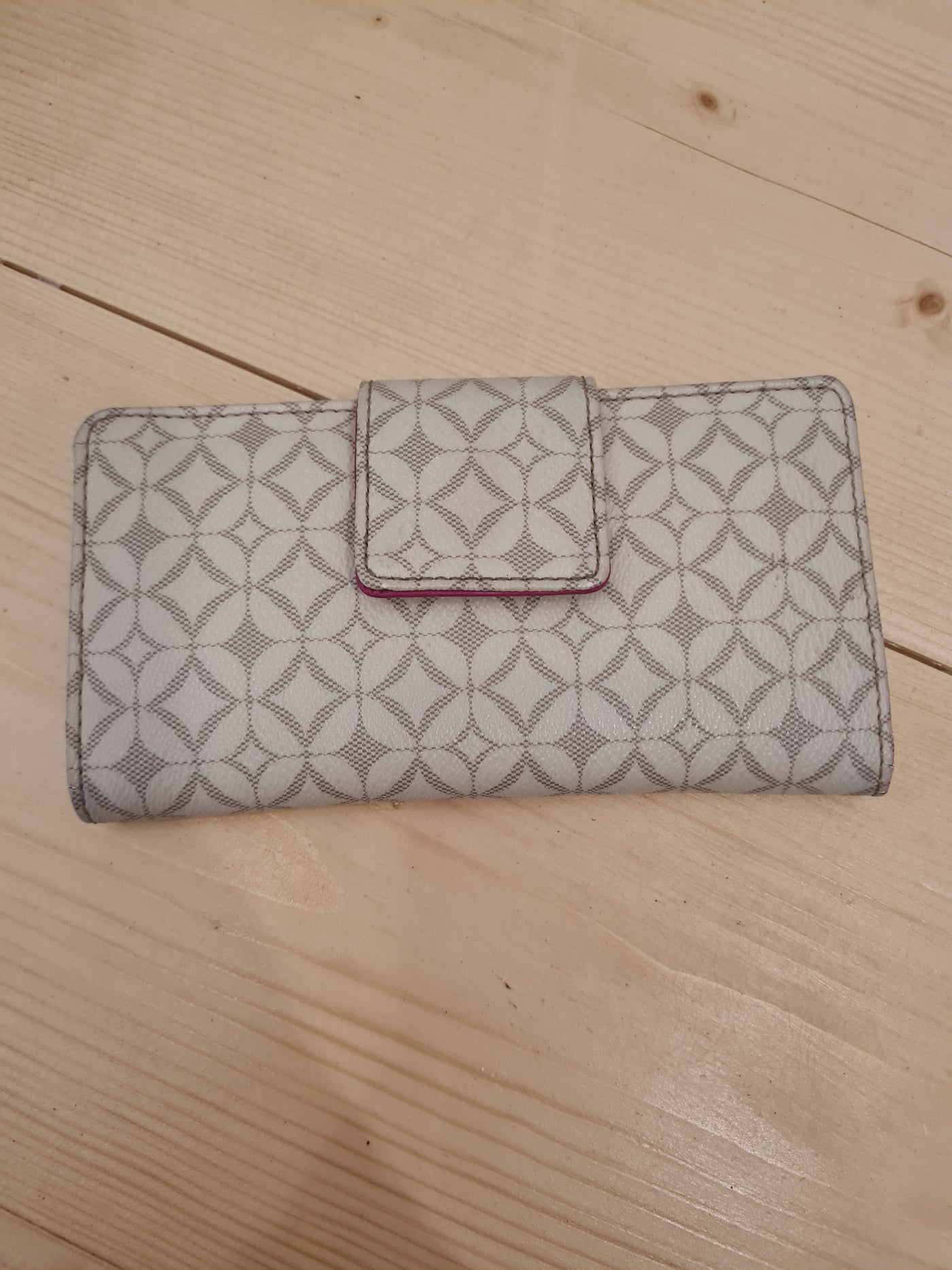 Fossil cream patterned wallet NEW RRP £45