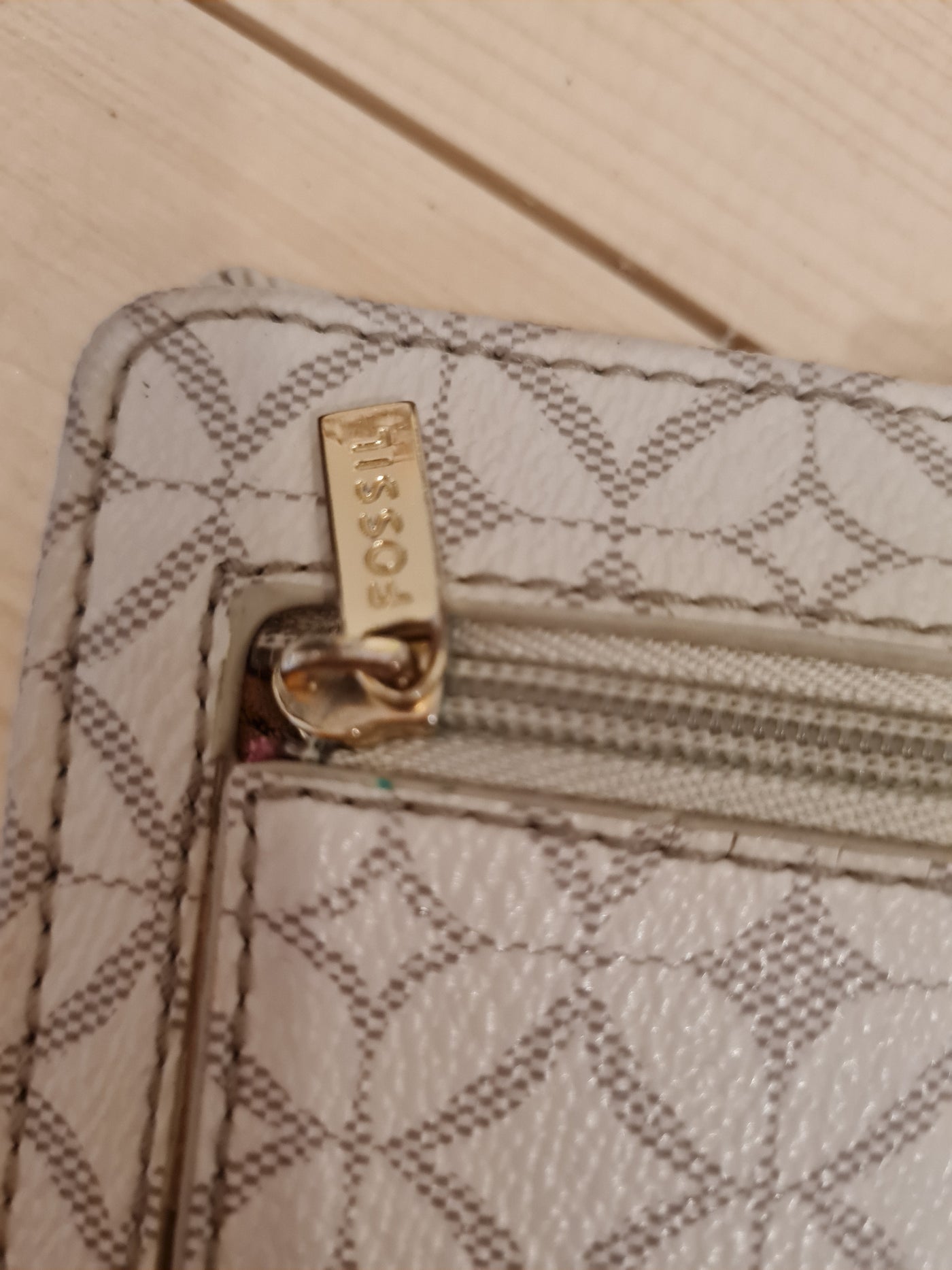 Fossil cream patterned wallet NEW RRP £45