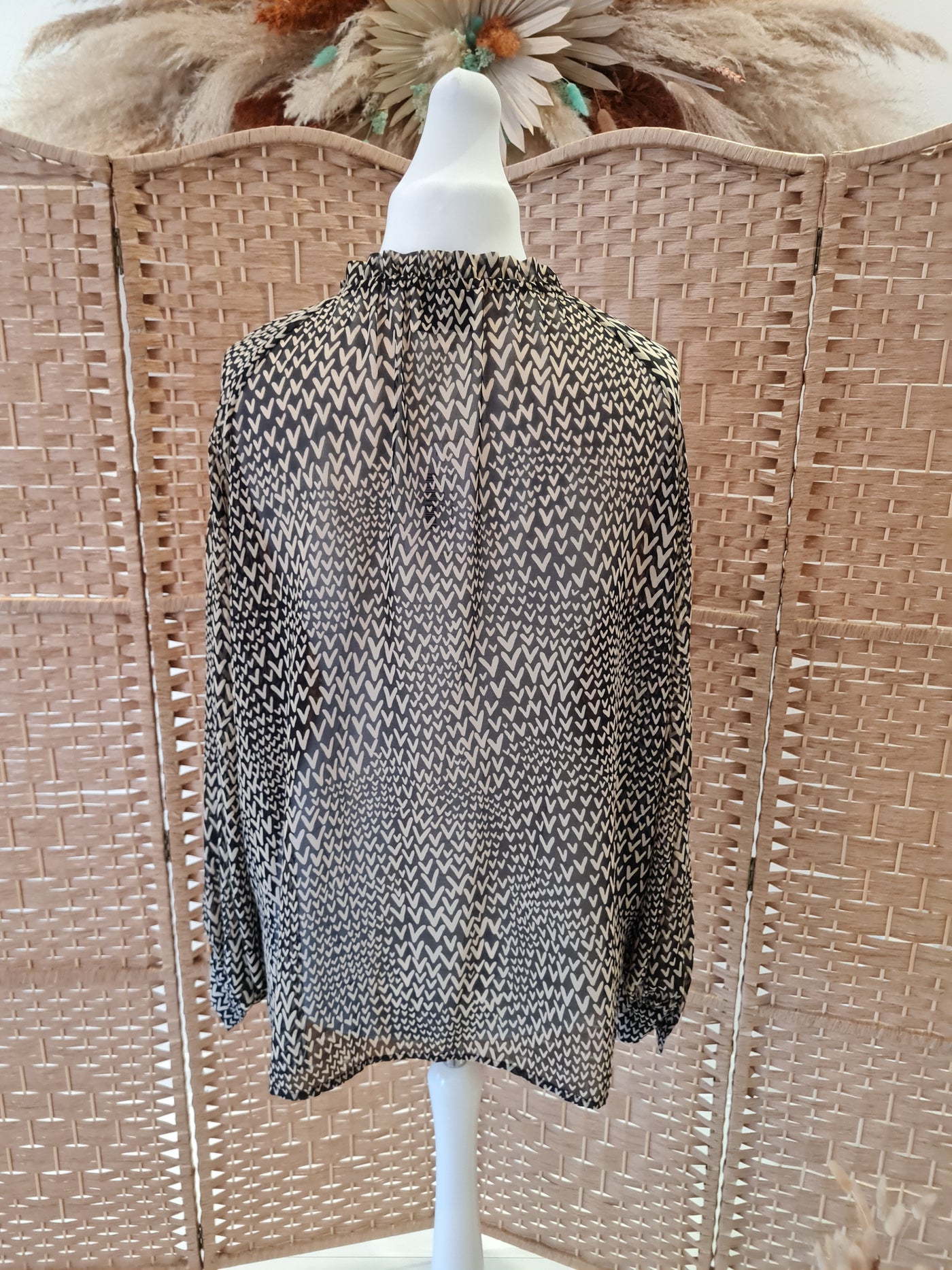 Second Female Black/Beige V Blouse XL