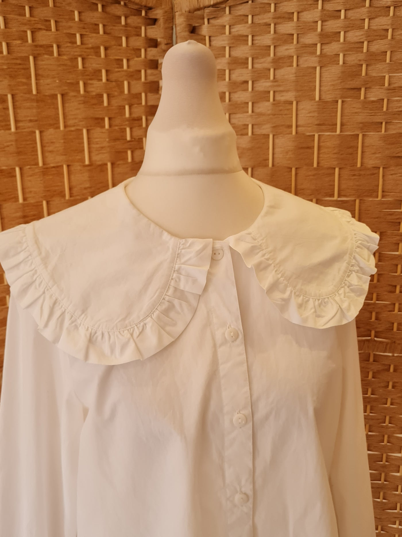 Monki white shirt XS New
