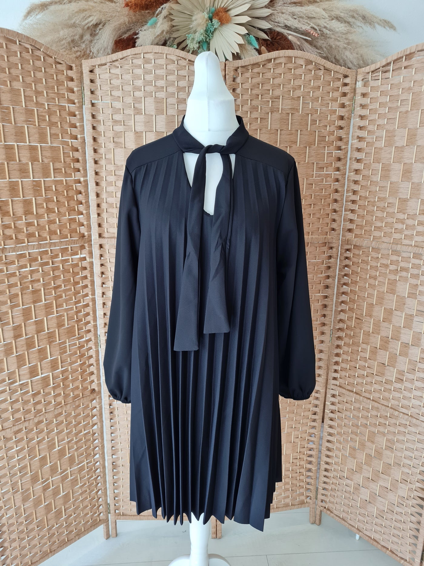 Tie neck pleated dress in black one size