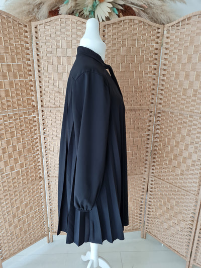 Tie neck pleated dress in black one size