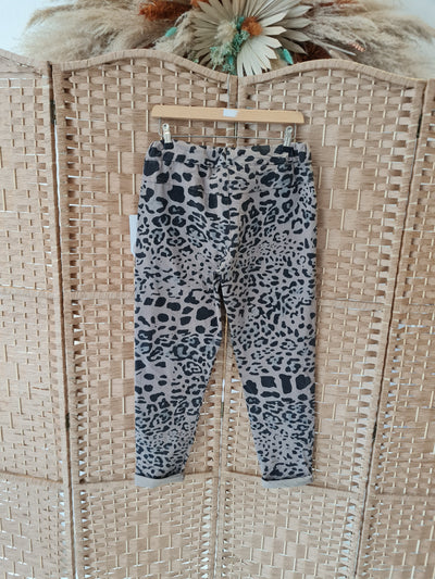 Hax Super Stretch trousers in taupe cheetah print