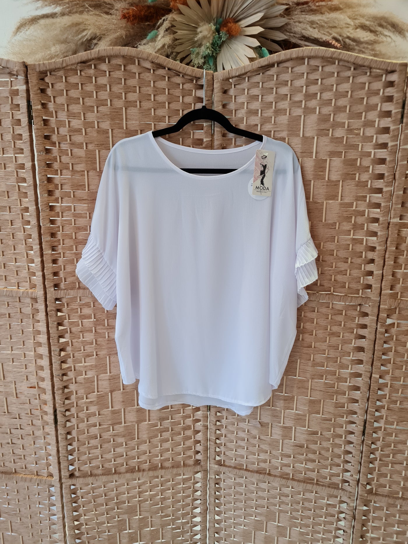 Daisy pleated sleeve t-shirt in white