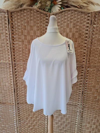 Daisy pleated sleeve t-shirt in white