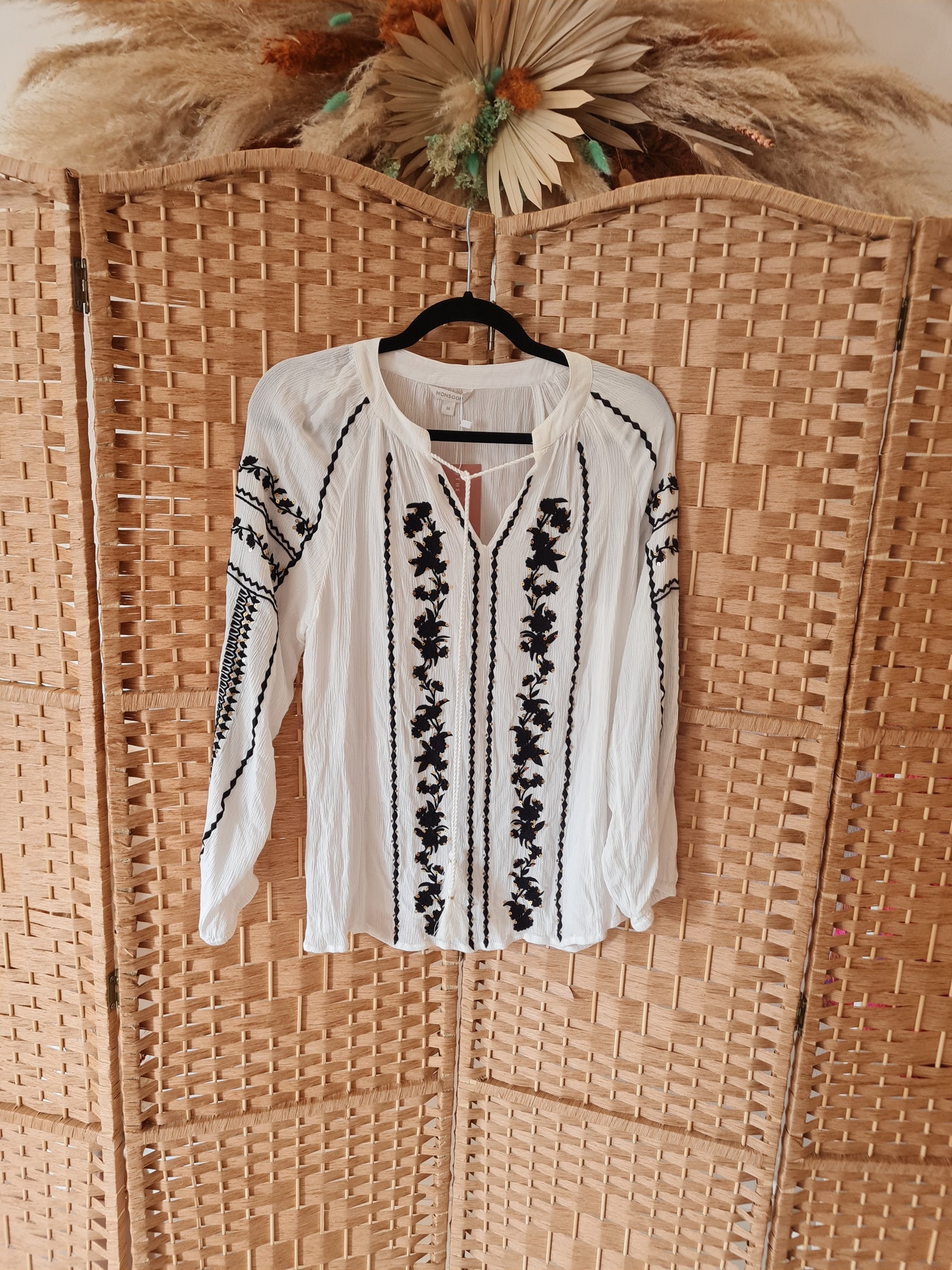 Monsoon white/black top M