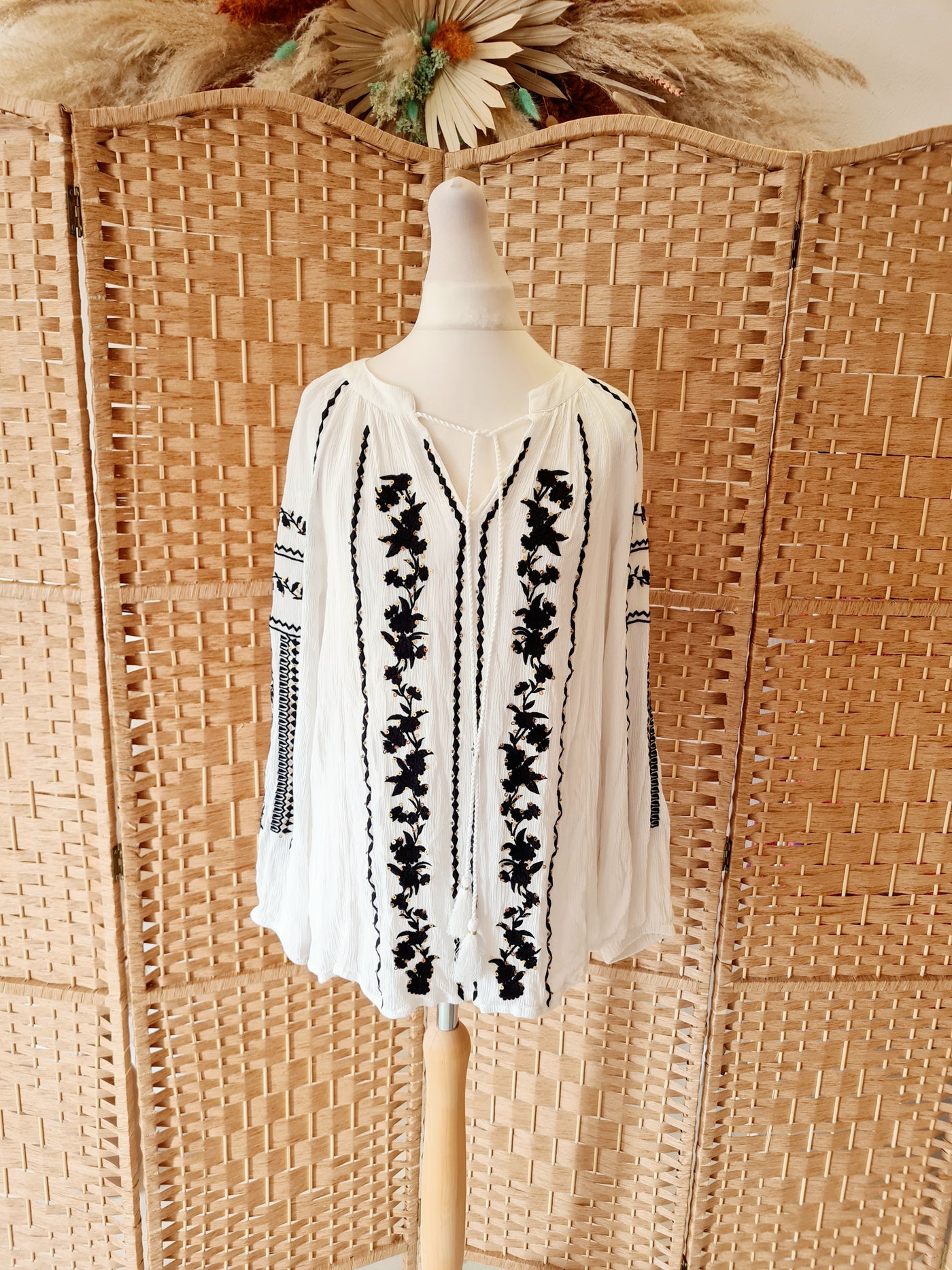 Monsoon white/black top M