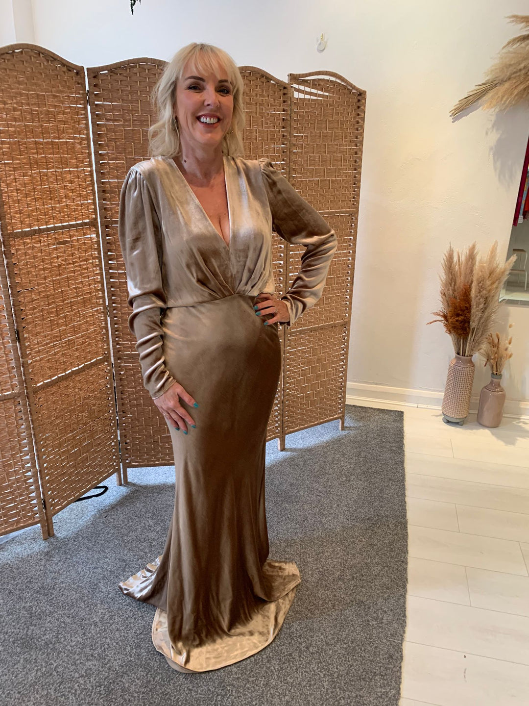 Reiss Klara gold velvet maxi 10 New RRP 325 The Wardrobe Reiss Klara gold velvet maxi 10 New RRP 325 The Wardrobe