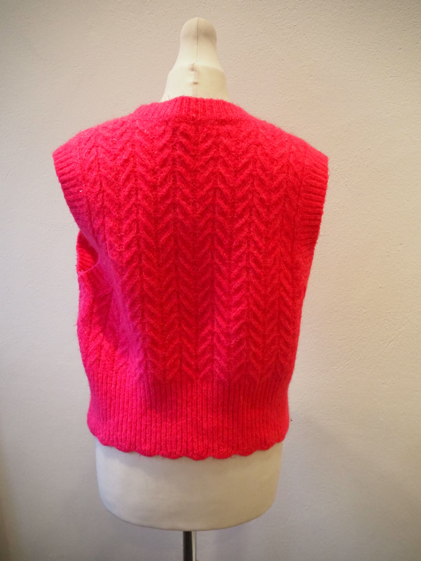 Zara Cerise Cable knit vest Size L