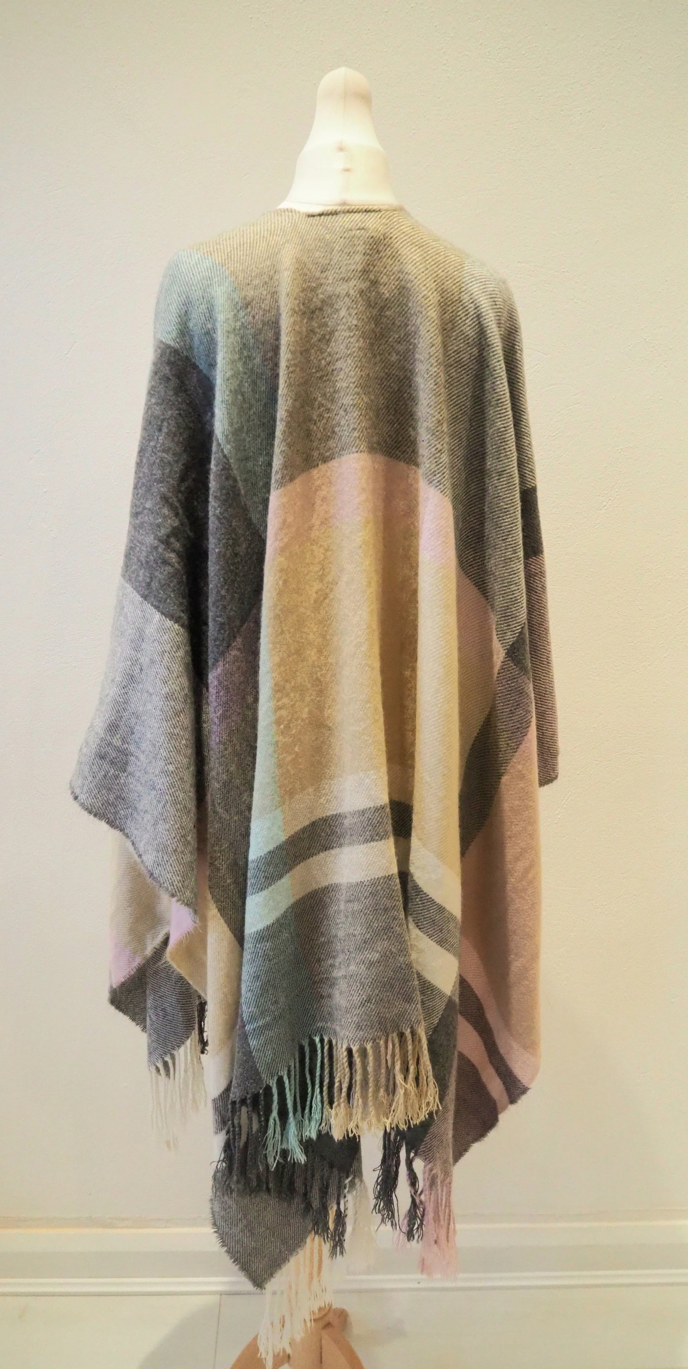 Steve Madden check shawl